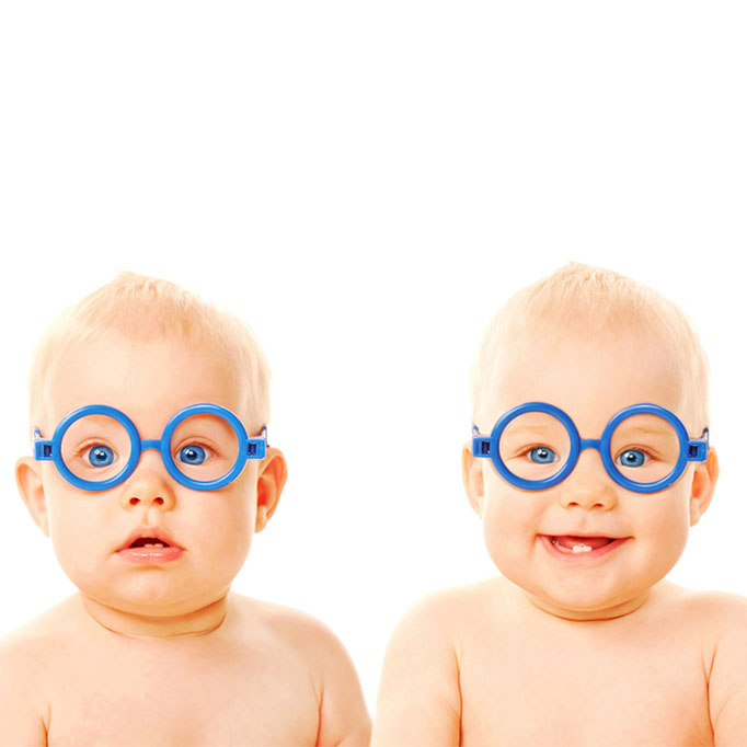 Bebês também usam óculos: aprenda a identificar sinais e sintomas